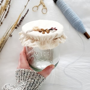 サワードウスターターとコンブチャスコビー用の手刺繍ジャーカバー/コテージスタイル/レース/ボンネット/ウェックジャー/広口メイソンジャーカバー