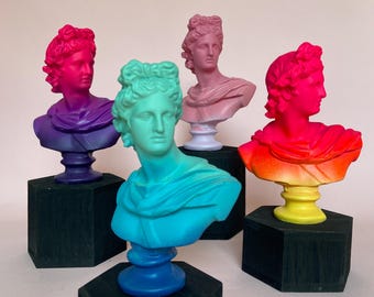Busto colorido de Apolo de Belvedere: estatua de yeso pintada a mano