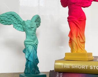 Estatua de la Diosa de la Victoria en resina: decoración artística moderna pintada a mano
