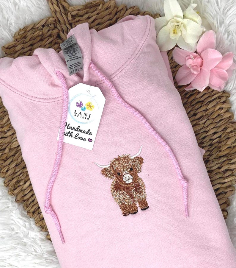 Highland Cow Embroidered Sweatshirt or Hoodie. Farm Animal Cozy Gift. afbeelding 6