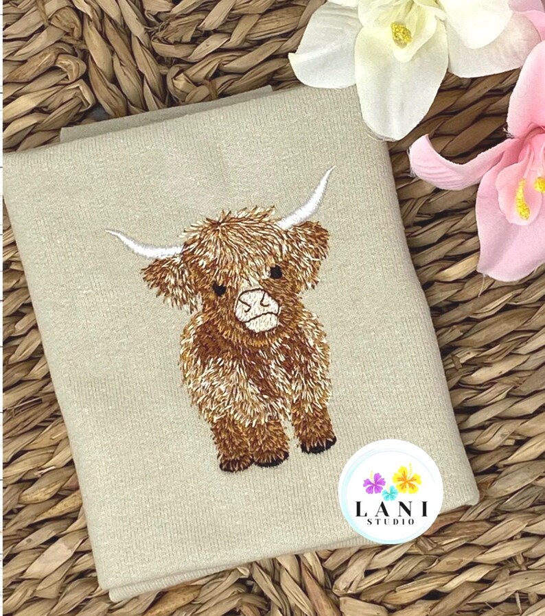 Highland Cow Embroidered Sweatshirt or Hoodie. Farm Animal Cozy Gift. afbeelding 2