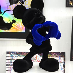 Patryk Konrad - Mickey love true black resin sculpture - Limited edition