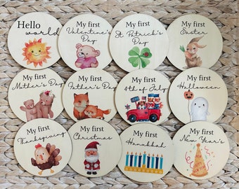 Baby&#39;s First Holidays Milestone Cards - Wooden Baby Milestone Signs - Baby Milestone Markers Photo Prop - Baby Milestone Disc Set