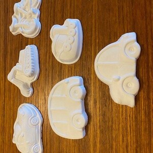 Lote de 6 diseños de transporte de cerámica listos para pintar de 2,5 a 3 pulgadas