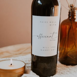 Etiqueta de vino oficiante de boda, plantilla editable, combina bien con los deberes del oficiante, propuesta de oficiante, ¿te casarás con nosotros, WR015