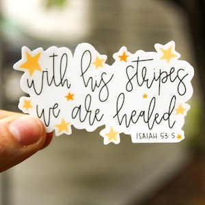 Met zijn strepen zijn we genezen - Jesaja 53:5 - Jezus Sticker - Leuke Bijbelstickers - Jesaja Vers Sticker - Bulkopties beschikbaar