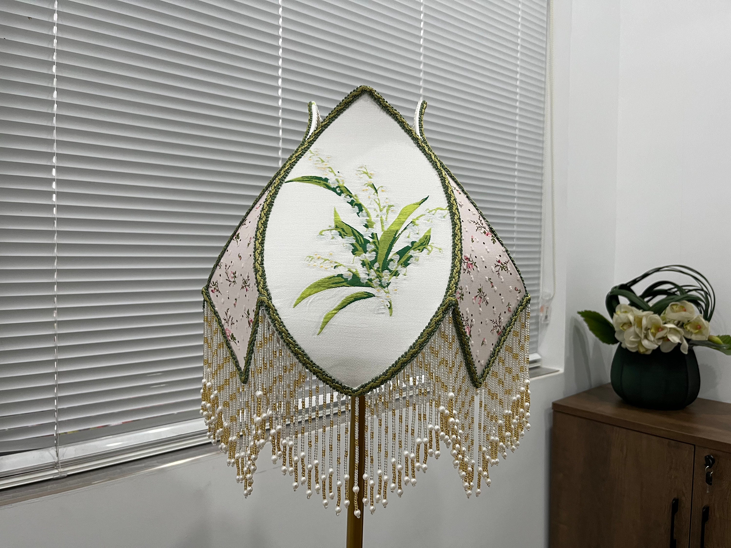 Beaded Flora Fringes Lamp Shades ,HandMade Embroidered Lampshades For Table Lamp / Floor Lighting Home Decor