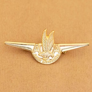 Vintage Junior Stewardess Symbol Crest Gold Tone Brooch - Y18