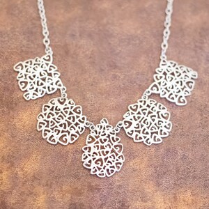18 inch, Vintage Floral Geometry Stylish Shapes Silver Tone Bib Necklace - Y27