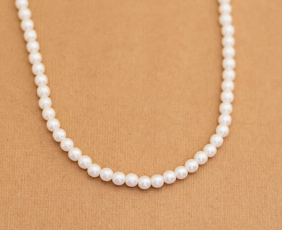 Vintage White Faux Pearls Elegant Beaded Necklace… - image 1