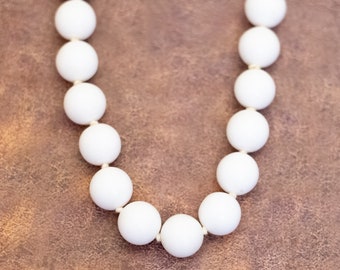 16 inch, Vintage White Faux Pearl Beads Unique Choker Necklace by Japan - Y27