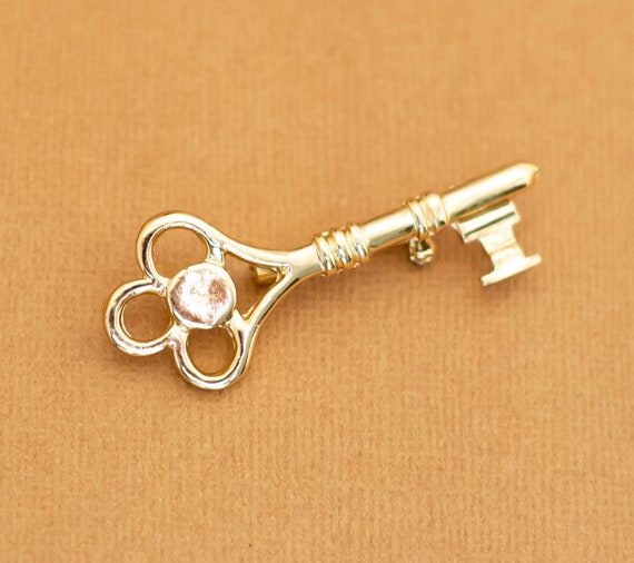 Vintage Victorian Elegant Key Gold Tone Stylish Brooc… - Gem