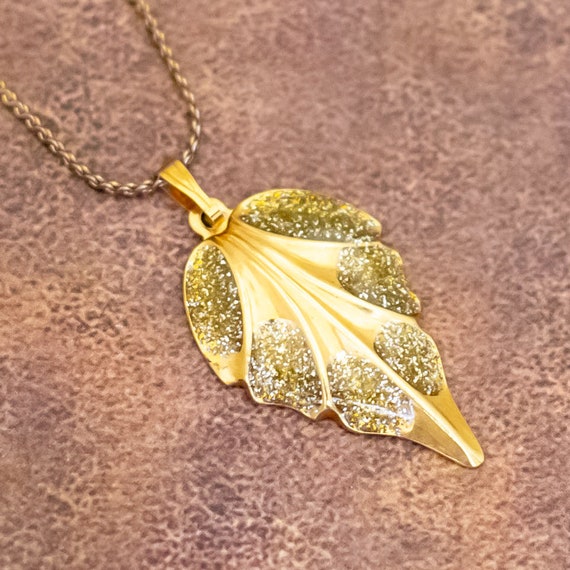 18 inch, Vintage Gold Tone Elven Leaf Intricate N… - image 1