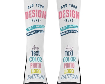 以下が含まれることがあります： 黒のつま先と踵が付いた白い靴下2足組。靴下には「Add Your Design -Here- Text Photo Image Logo Any Text Color Photo Logo Pattern」というカラフルなデザインが施されています。