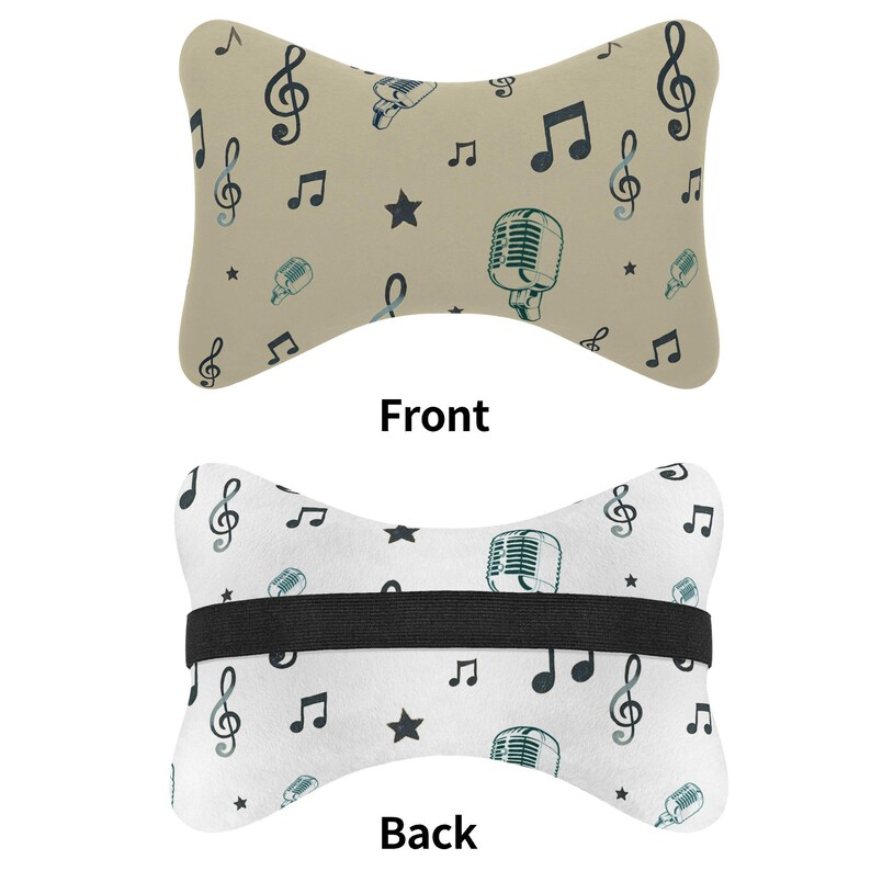 Puede incluir: Coj&iacute;n para reposacabezas de coche con forma de hueso y tem&aacute;tica musical. La parte delantera es de color beige con notas musicales, micr&oacute;fonos y estrellas. La parte trasera es blanca con el mismo dise&ntilde;o y una correa el&aacute;stica negra.