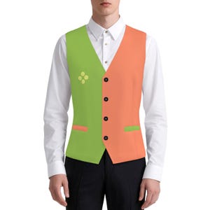Peut inclure: Un gilet color-block avec un côté gauche vert citron et un côté droit orange pêche. Le gilet possède quatre boutons noirs, deux poches passepoilées avec des bordures contrastées et un petit emblème géométrique jaune à quatre points.