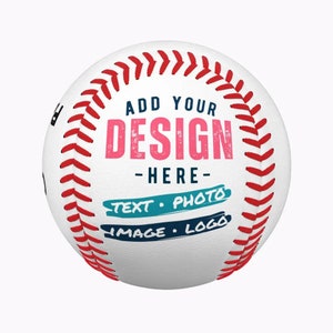 以下が含まれることがあります： 赤いステッチの白い野球ボール。ボールには「Add Your Design - Here - Text. Photo. Image. Logo」という文字が印刷されています。