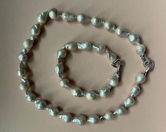 Real freshwater baroque Pearl necklace and bracelet set