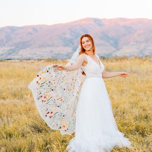 Wildflower Bridal Veil | Multicolor Floral Lace Bridal Veil | Custom Floral Bridal Veil |1 Tier Floral Bridal Veil | Unique Wedding Veil