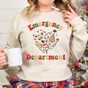 Notfall Abteilung Weihnachten Sweatshirt, benutzerdefinierte Weihnachten Er Krankenschwester Shirt, Notfall Krankenschwester Shirt, äh Weihnachten Shirt Geschenk für Krankenschwester
