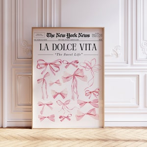 Arte de pared con lazos rosas, impresión de periódico, La Dolce Vita, decoración de pared femenina, decoración de dormitorio universitario coqueta, arte de pared preppy / Descarga instantánea