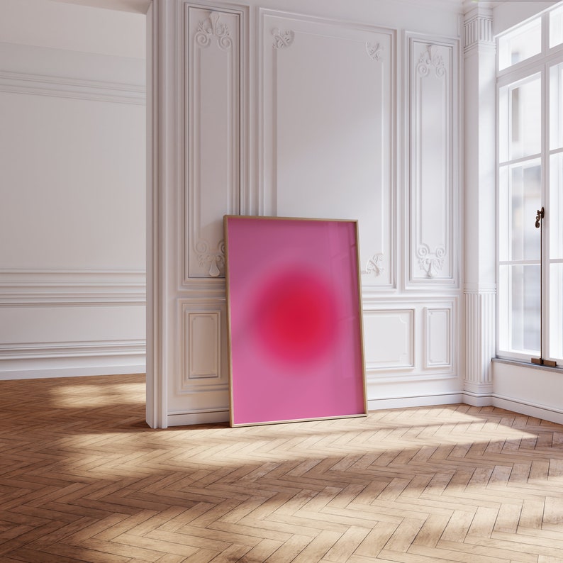 Puede incluir: Una impresi&oacute;n de arte abstracto enmarcada con un fondo degradado rosa y rojo y un gran c&iacute;rculo rojo borroso en el centro.