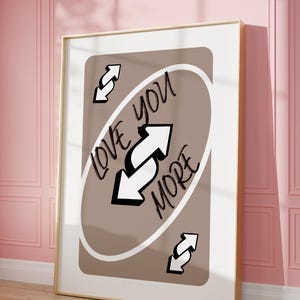 Trendy Love You More-print, omgekeerde beige retro muurkunst afdrukbaar, speelkaart muurkunst, Valentijnsdag decor muurkunst | Direct downloaden
