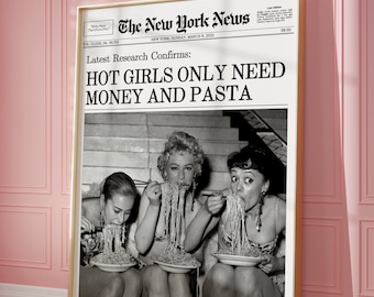 Könnte beinhalten: Eine Schwarzweiß-Zeitungsschlagzeile lautet "Hot Girls Only Need Money and Pasta". Die Schlagzeile wird von einem Foto von drei Frauen begleitet, die Spaghetti essen.