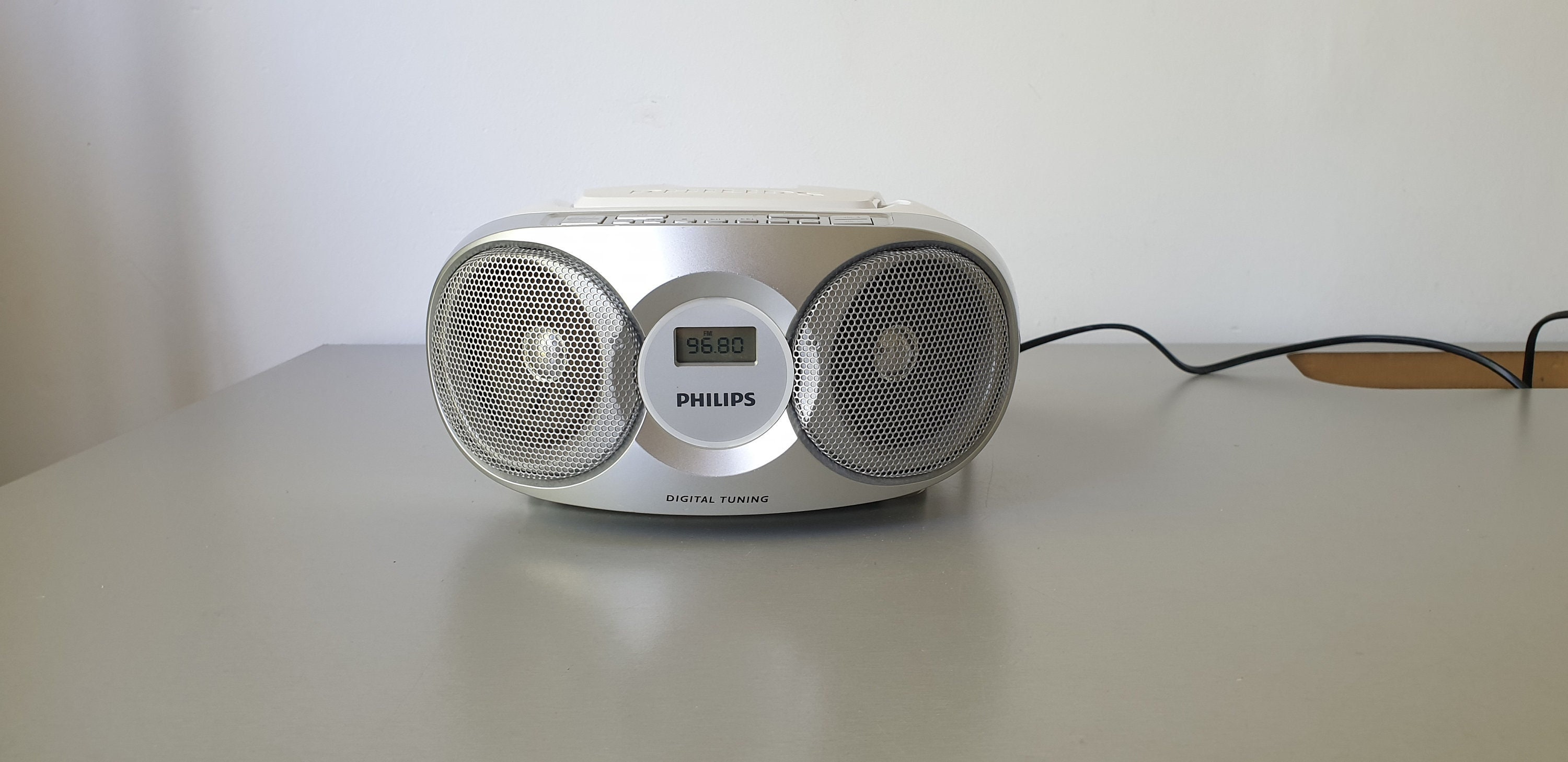 - Philips Etsy CD A2215S/12 Radio Player