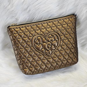 2 blocos de patchwork em formato de coração, 198 mm x 260 mm (7,8" x 10,2"), 2 arquivos de bordado para bolsas de patchwork.