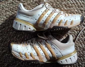 VINTAGE Adidas sports shoes Barricade UK4 1/2 vintage 80s