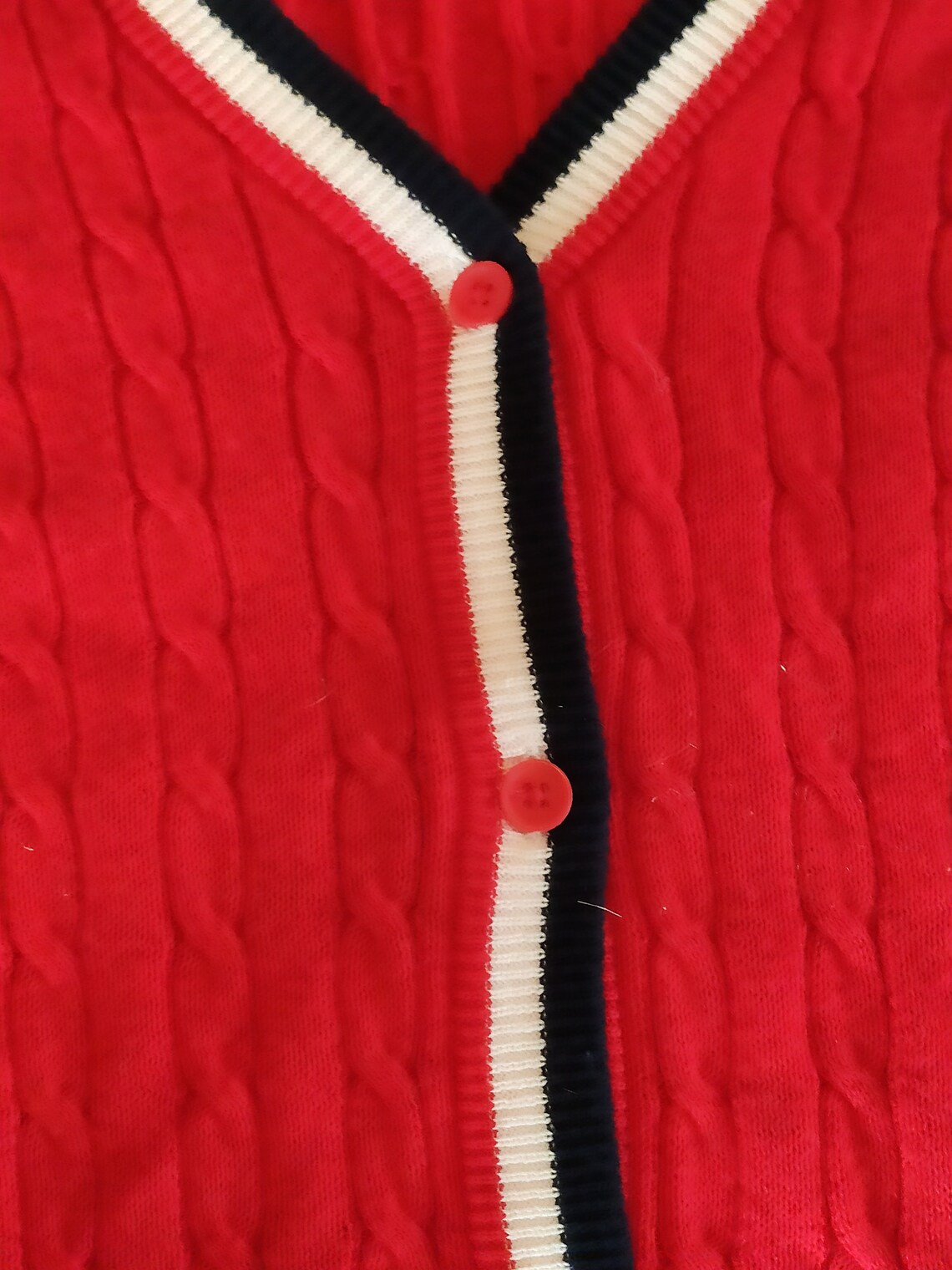 VINTAGE Strickjacke 44/46 Zopfmuster Rot/Blau/Weiß, foto 3 di 4