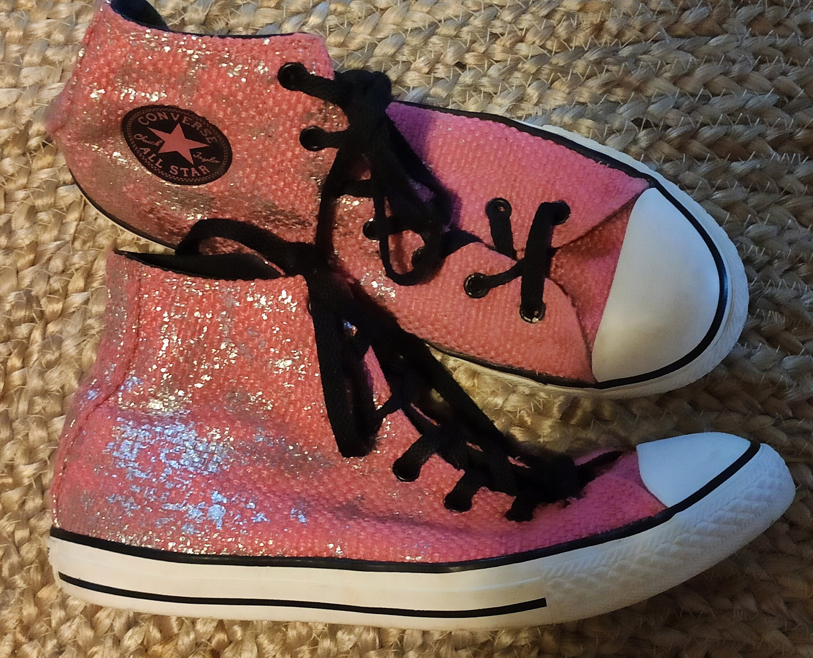 Ladies pink hotsell glitter converse
