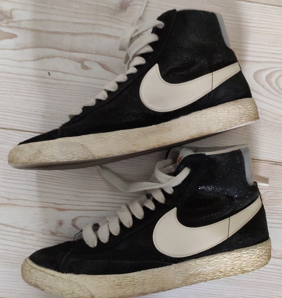 white nike high tops with black swoosh