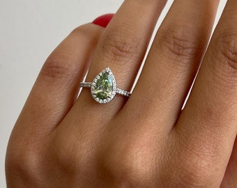 1.25 Carat VVS1 Pear Shape Fancy Vivid Green Halo Engagement Ring / Green Diamond Halo Ring / Colored Diamond Fancy Diamond / IGI Certified