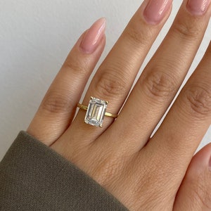 Luxury & Elegance 5.10 CT Emerald Cut Lab Grown Engagement Hidden Halo Ring / IGI Certified E-VVS1 / 18k Solid Gold Ring / Lab Diamond Ring