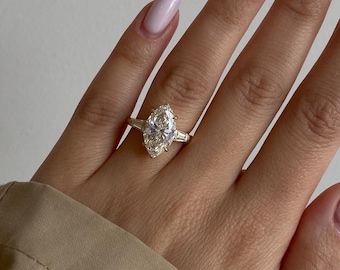 5.70 Carat Marquise Cut Lab Grown / E-VS1 IGI Certified / Three Stone Diamond Engagement Ring / Side Baguettes 18k Yellow Gold / Unique Ring
