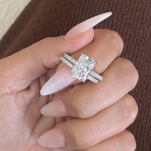 Statement 4.50 Carat Radiant Cut Diamond Bridal Set – E-VVS2 IGI Certified Engagement Ring with Pavé Wedding Band in 14K White Gold