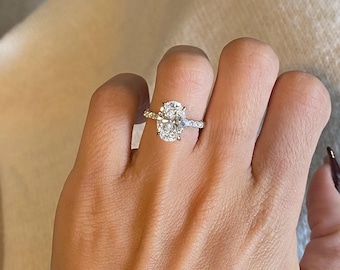 Oval Engagement Rings