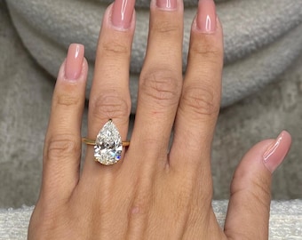 Breathtaking 7.00 Carat Pear-Shaped Lab Grown Diamond Engagement Ring / Sleek 18k Gold Band / 3 Prongs Low-Profile Setting / E-VVS2 IGI /
