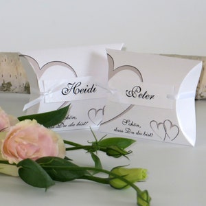Personalisierte Gastgeschenke - Tischkarten - Kartonage für Gastgeschenk - 5 Stück - Platzkarten - Hochzeit - Silberhochzeit - Herzen - Band
