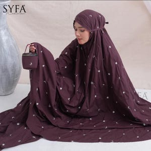 Mini Travel Mukena: Floral Embroidered Prayer Set with Pouch
