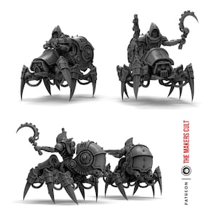 Peut inclure: Trois modèles miniatures imprimés en 3D d'une figure à capuche chevauchant une araignée mécanique. Les figurines sont posées dans différentes positions, l'une d'elles tenant une faux. Les modèles sont peints en gris.