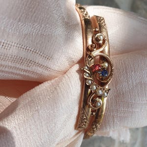 Bracelet jonc Biedermeier, or 8 ct, saphir, rubis, perle, 19 Jhd