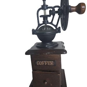 Molinillo de café manual vintage de hierro fundido y madera con cajón