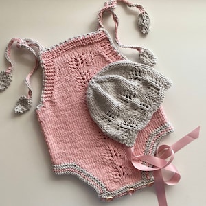 Ensemble barboteuse et bonnet en coton tricoté à la main : rose rose, style vintage