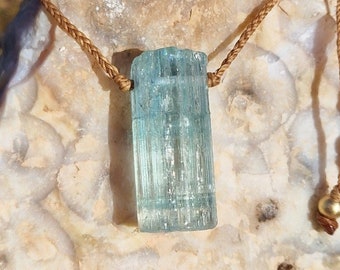 Aquamarine macramè necklace