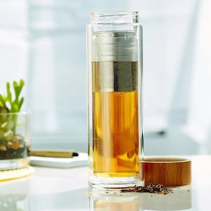 Thermosflasche aus Glas mit Bambusdeckel 550ml.
