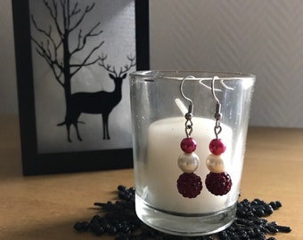 Dangling earrings adorned with 3 pearls, handmade