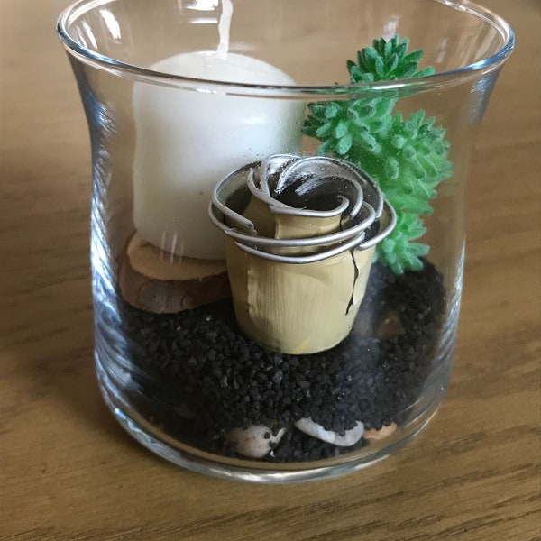 Decorative verrine decorated with sand or pebbles, an aluminum rose and a candle, handmade